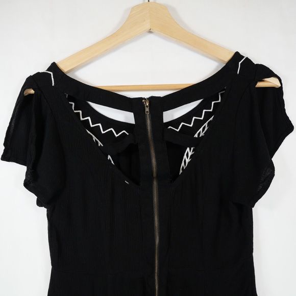 May & July Women's Black with White Short Sleeve Romper Size S - Picture 7 of 11